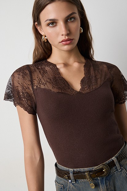 V-neck blouse with lace
