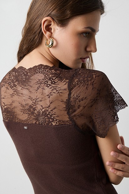 V-neck blouse with lace