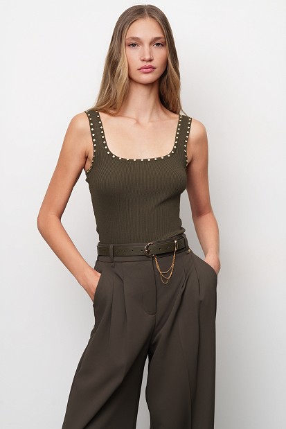 Sleeveless ribbed top with rhinestones