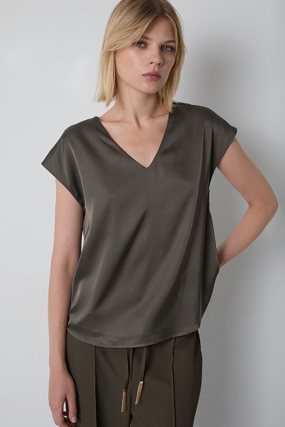 Basic satin-look blouse