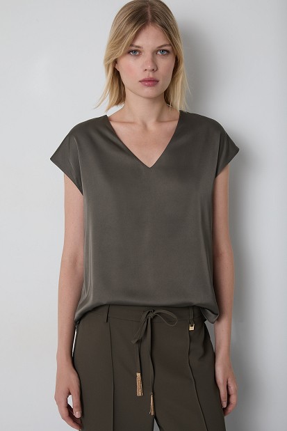 Basic satin-look blouse