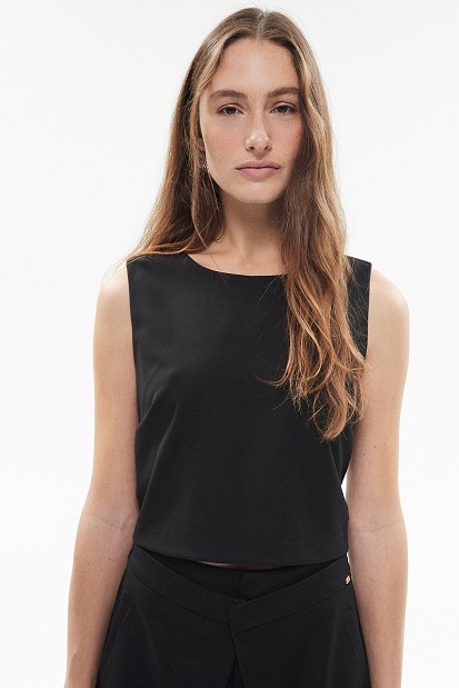 Sleeveless cropped top