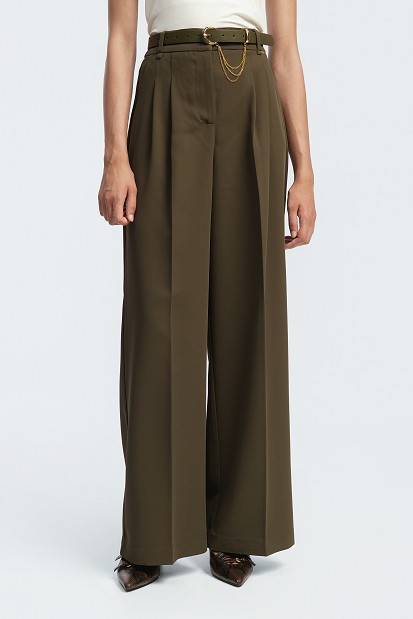 Pleated trousers with an elasticated waistband