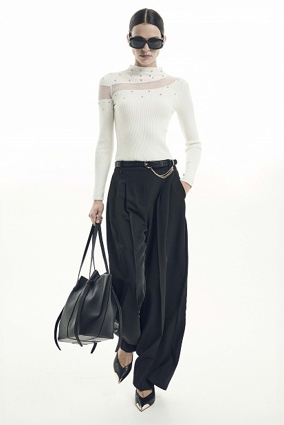 Pleated trousers with an elasticated waistband