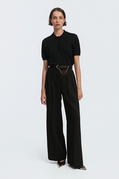 Pleated trousers with an elasticated waistband