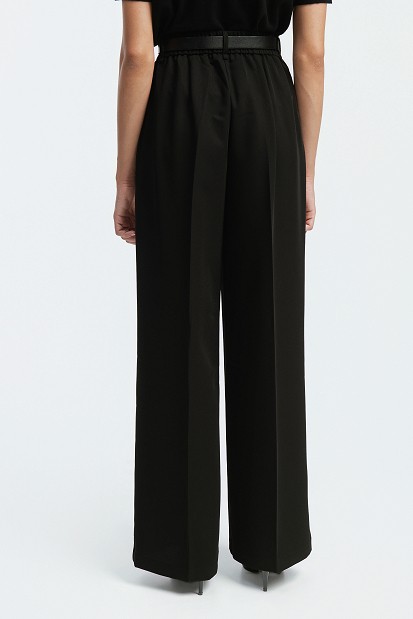 Pleated trousers with an elasticated waistband