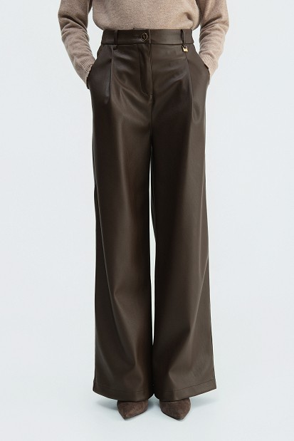 Pantaloni wide leg cu aspect de piele și pliuri