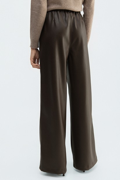 Pantaloni wide leg cu aspect de piele și pliuri