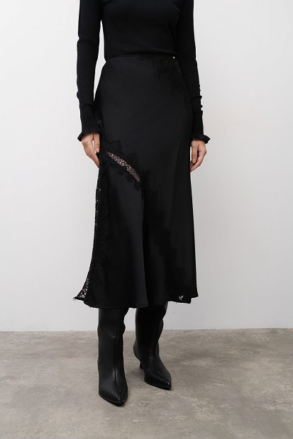 Midi satin skirt with lace