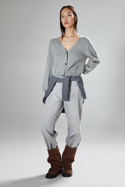 Knited cardigan with balloon sleeves and rhinestone embellishments