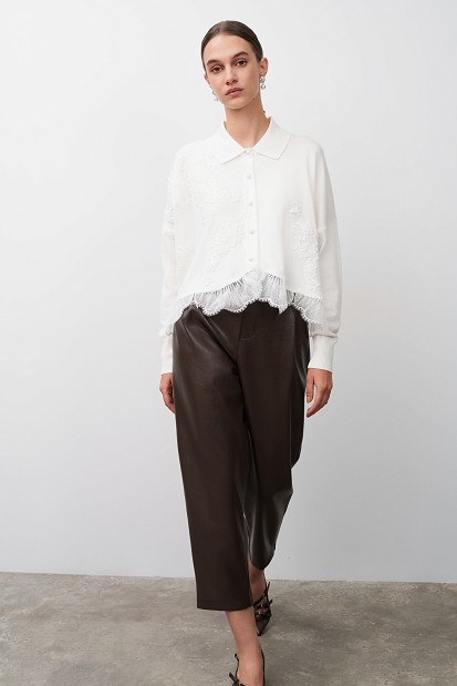 Cardigan with collar and lace