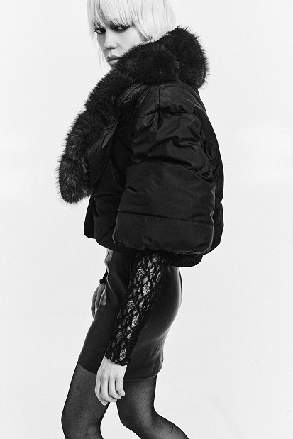 Cropped jacket with faux fur collar