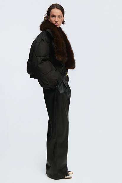 Cropped jacket with faux fur collar