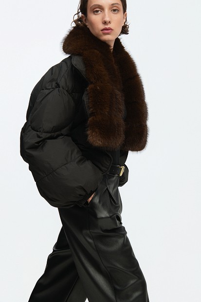 Cropped jacket with faux fur collar