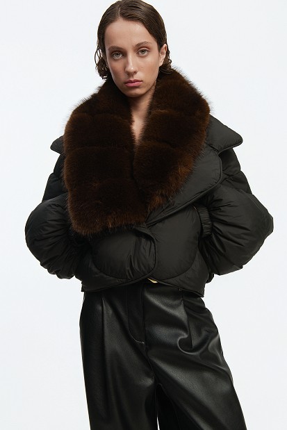 Cropped jacket with faux fur collar