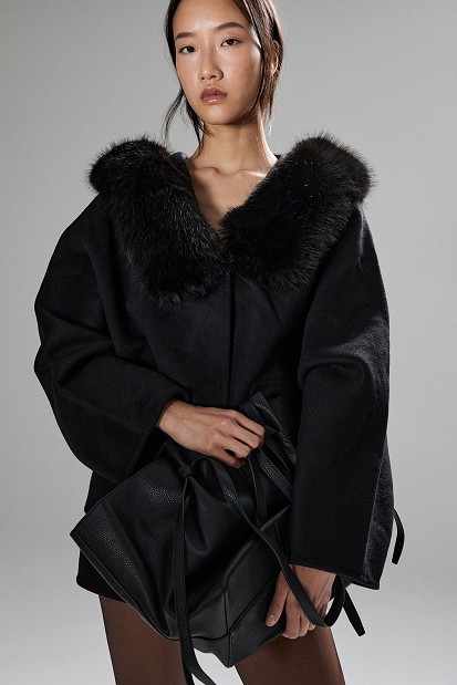 Coat with fur collar