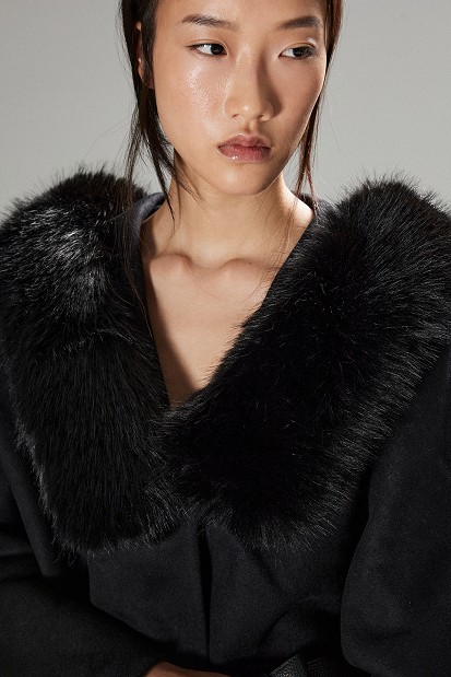 Coat with fur collar