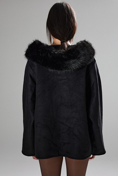 Coat with fur collar