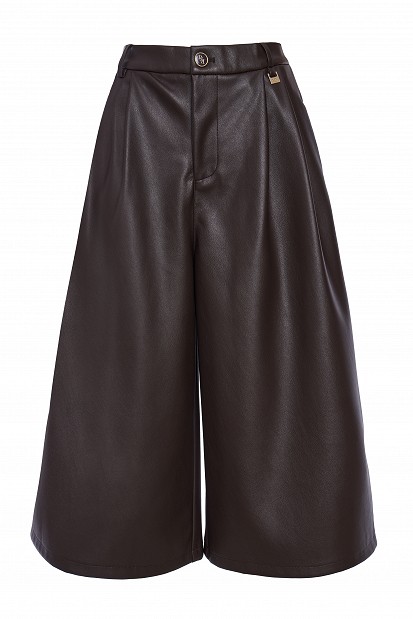 Pleated leather-look bermuda shorts
