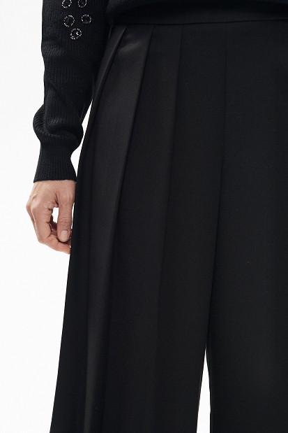 Asymmetric pleated culotte trousers