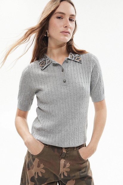Tricou polo cu guler cu pietricele
