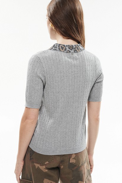 Tricou polo cu guler cu pietricele