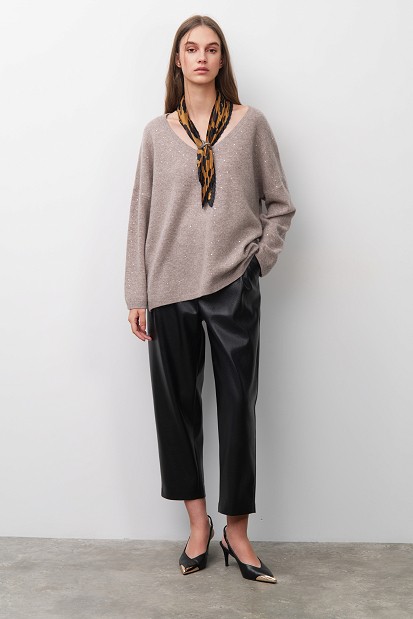 Wool sweater with rhinestones