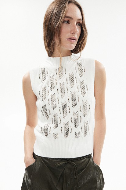 Sleeveless knitted sweater with rhinestones