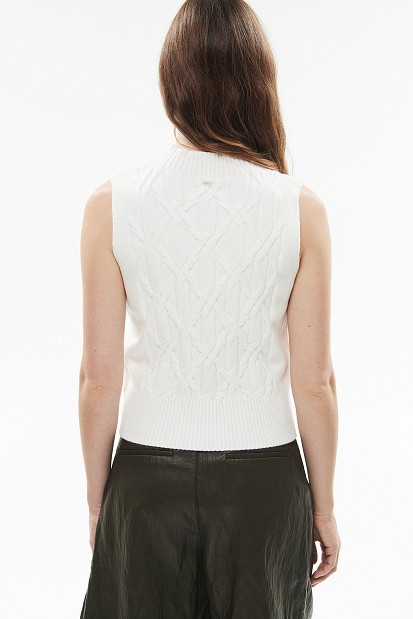 Sleeveless knitted sweater with rhinestones