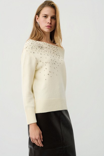 Off-shoulders sweater with embellished stones
