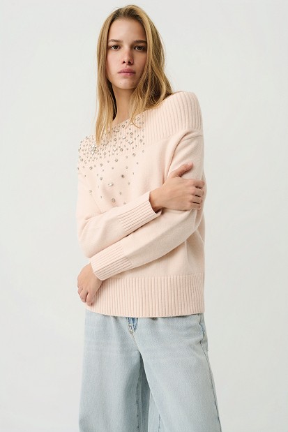 Off-shoulders sweater with embellished stones