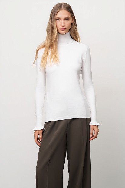 Basic turtleneck with ruffle sleeve details