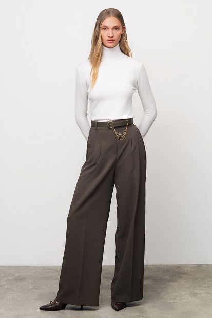 Basic turtleneck with ruffle sleeve details