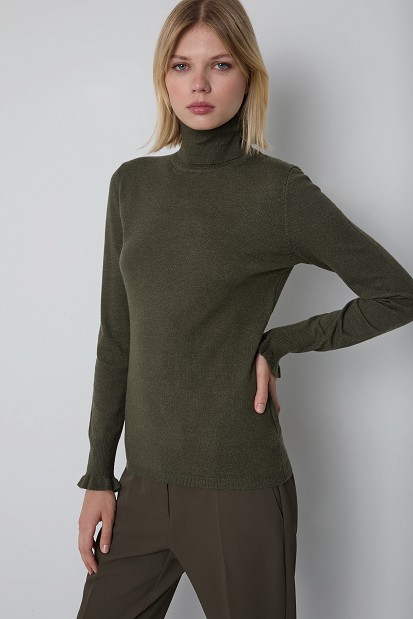 Basic turtleneck with ruffle sleeve details