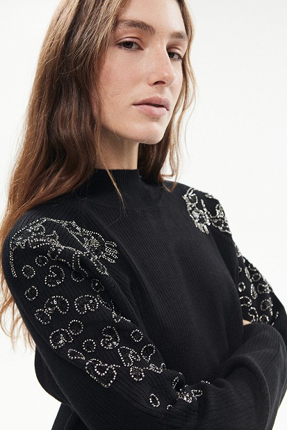 Knitted blouse with embroidered sleeve details