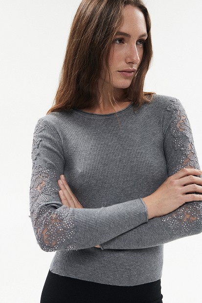 Knitted blouse with rhinestones and lace sleeves