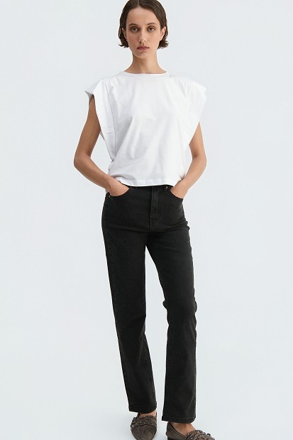 Sleeveless cotton top with ruffles