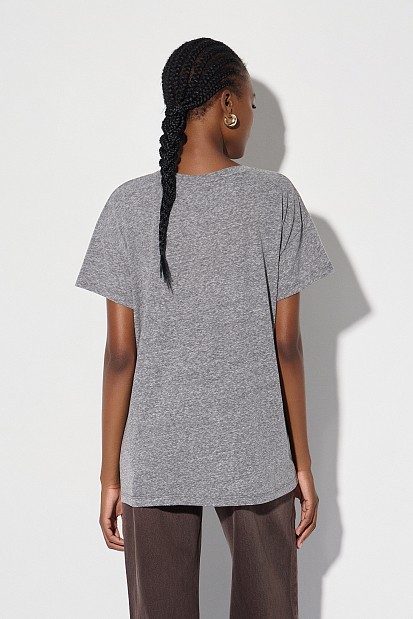 T-shirt με τύπωμα και διακοσμητικές λεπτομέρειες