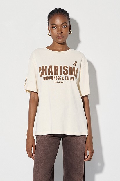 Printed T-shirt with decorative details