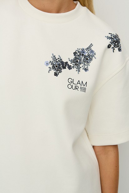 T-shirt με διακοσμητικές χάντρες