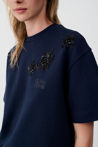 T-shirt με διακοσμητικές χάντρες
