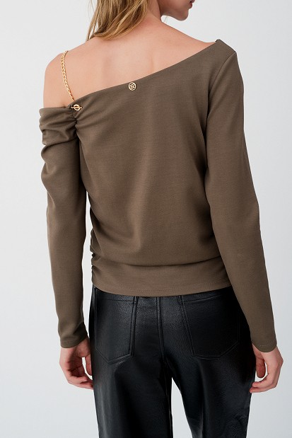 One-shoulder top with chain