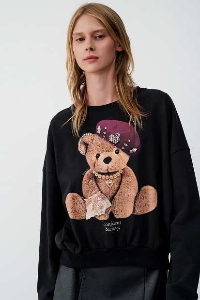 Sweatshirt with a teddy bear print