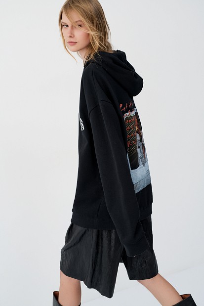 Hanorac oversized cu glugă și print pe spate