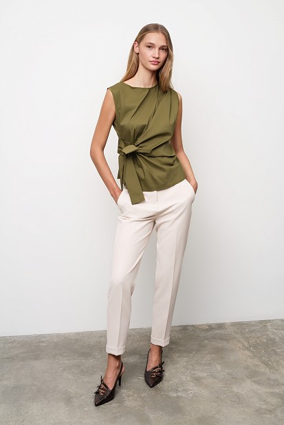 Sleeveless top with a decorative bow