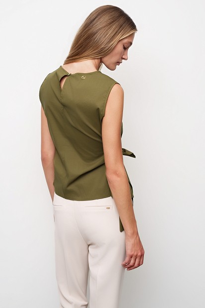 Sleeveless top with a decorative bow