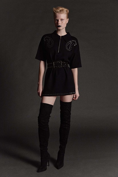 Rochie scurtă din tricot cu pietricele