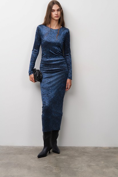 Rochie midi cu print și aspect catifelat