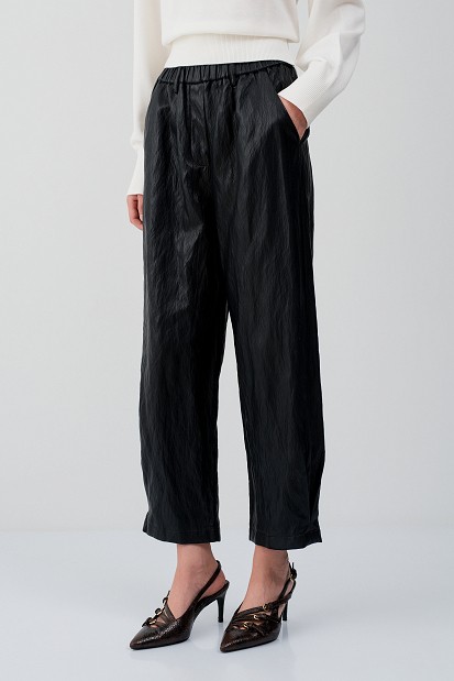 Pantaloni Joy barrel cu aspect de piele