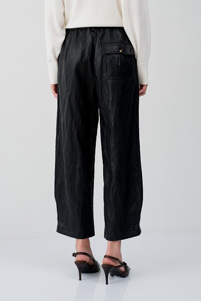Pantaloni Joy barrel cu aspect de piele
